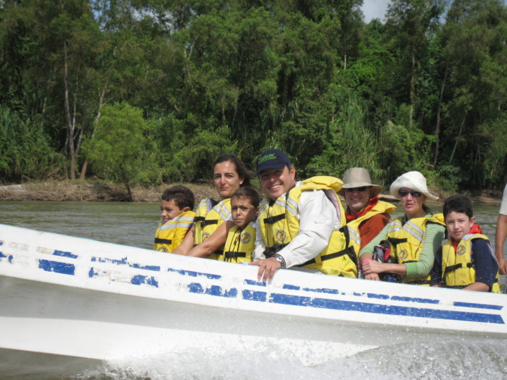Flavio leads young people around the Montes Azules by boat, sharing his knowledge of protected areas and his love for nature in Mexico.